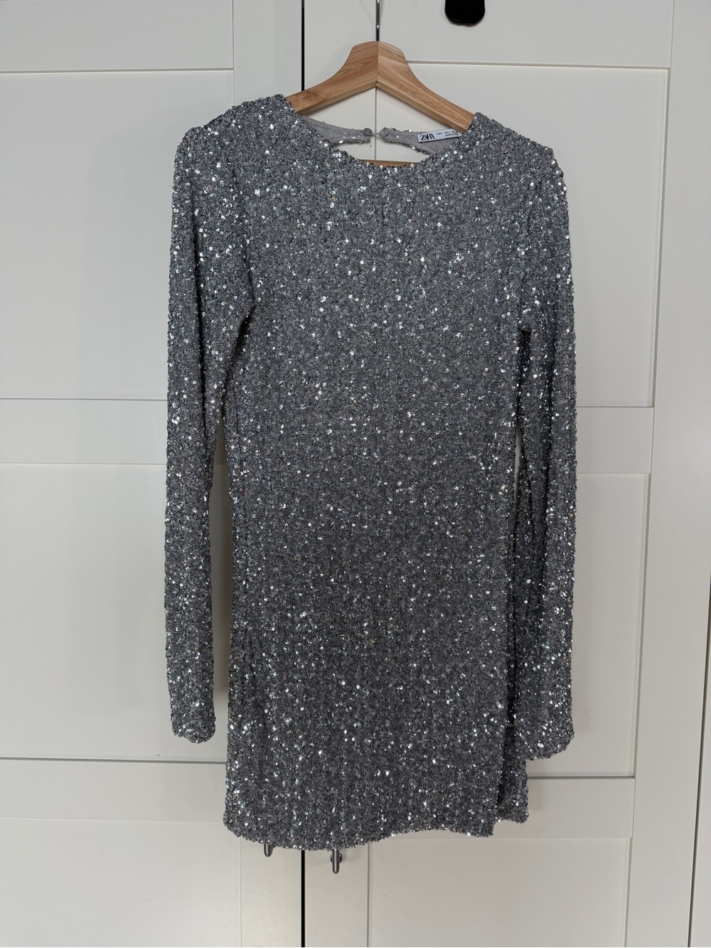 ZARA Silver Sequin Long-Sleeve Shift Dress B12